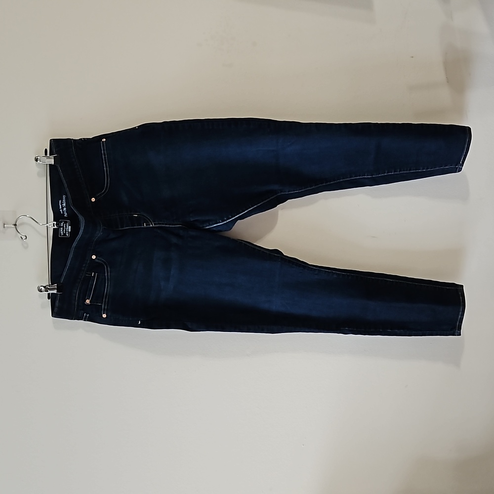 Levi Signature Jeggings!
